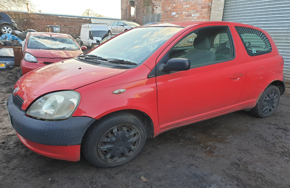 Toyota Yaris GS VVTI Quarter window glass passenger side rear